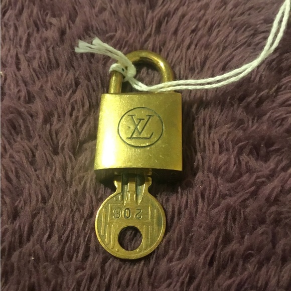 Vintage Louis Vuitton RARE #206 Lock & Key & Chain - Picture 2 of 2